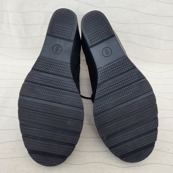 R2 Womens Wendy Black Ankle Boots Wedge Heel Faux Suede Shoes Size 6 M - Picture 10 of 12